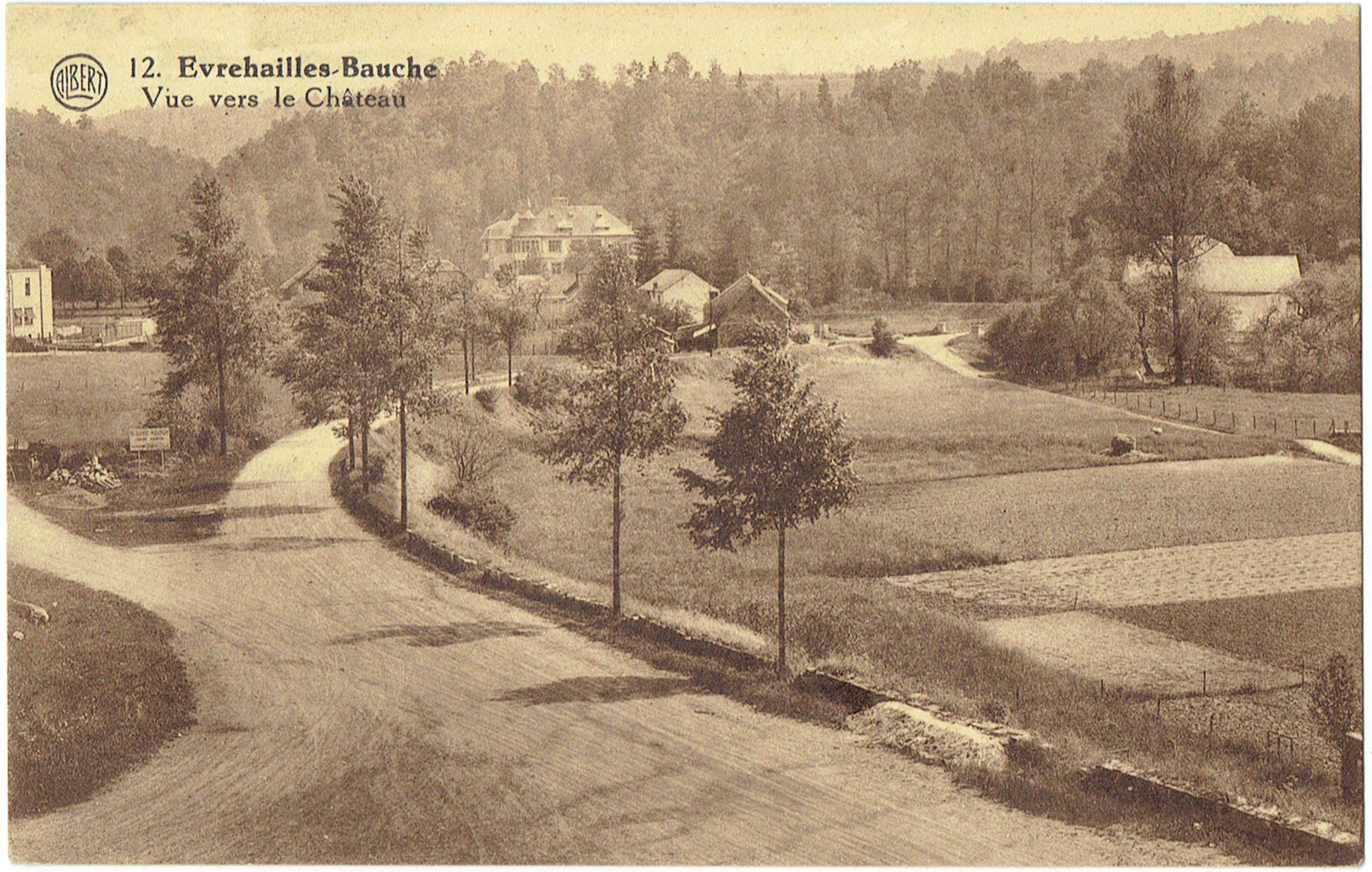 Vue vers le château, Evrehailles - Bauche