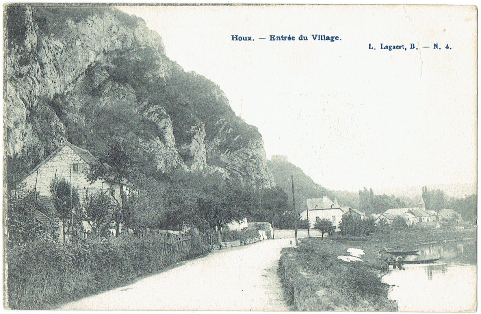 Entrée du village de Houx