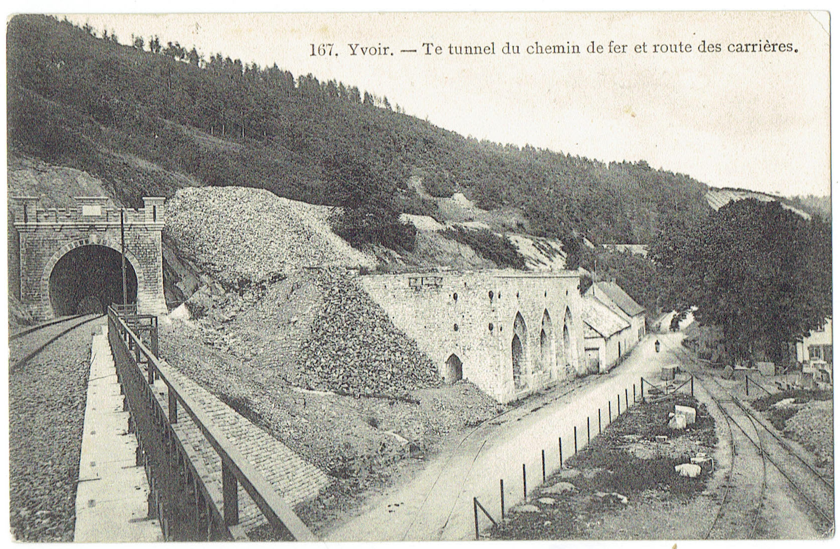 Le tunnel et la route des carrières