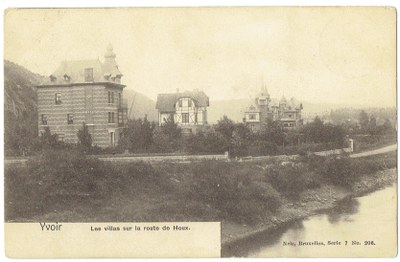 Les villas sur la route de Houx