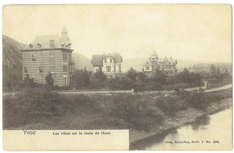Les villas sur la route de Houx