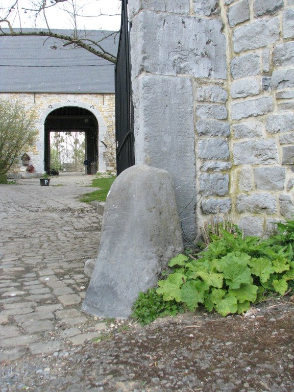 Borne de pierre