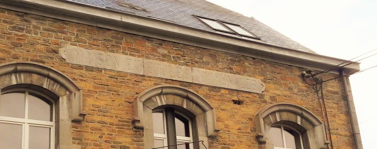 Enseigne en pierre