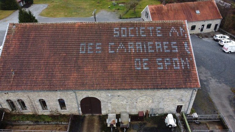 Enseigne en tuile