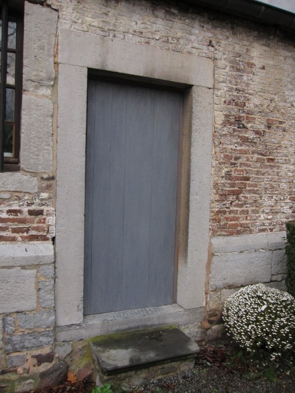Porte de la sacristie de l'église de Godinne