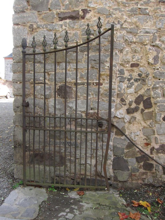 Grille de l’enclos de l’église de Godinne