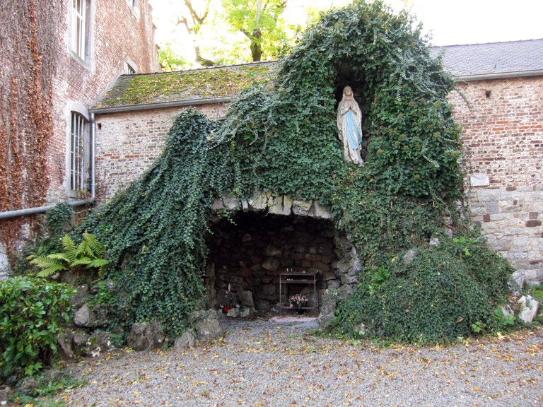 Grotte artificielle N-D de Lourdes
